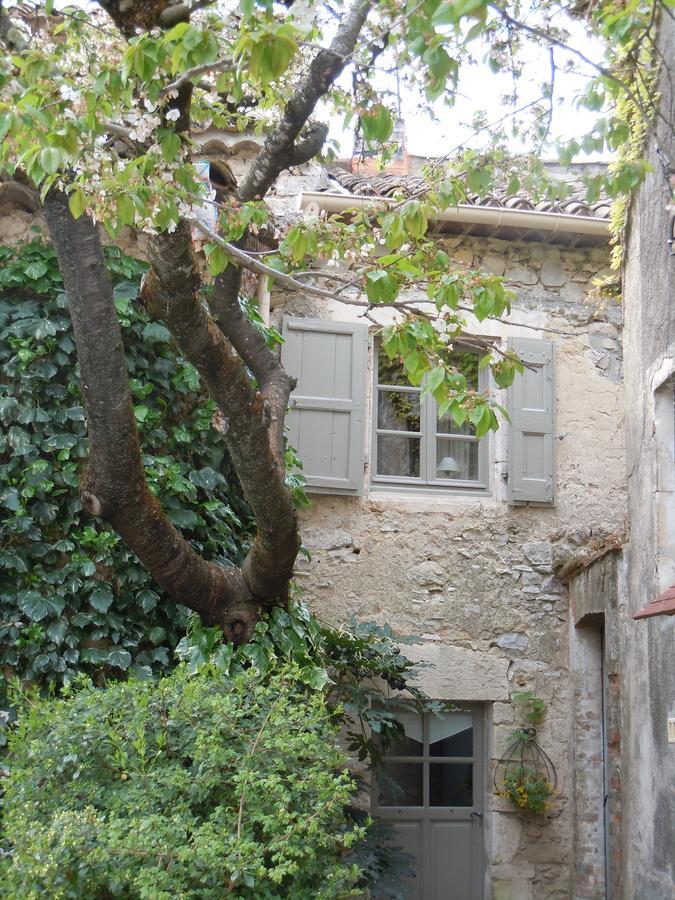 Les Buis De Lussan Bed & Breakfast Lussan  Exterior photo