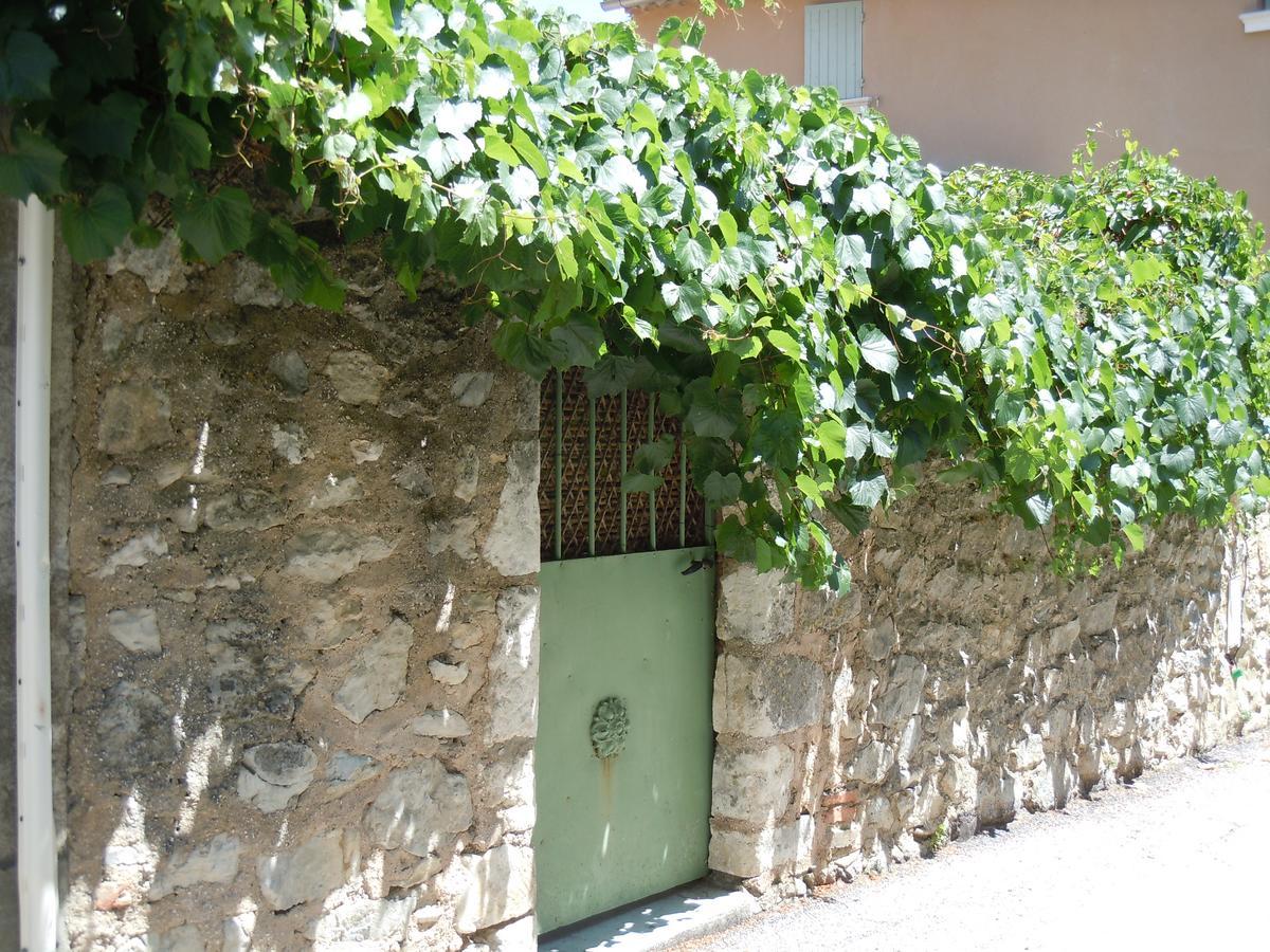 Les Buis De Lussan Bed & Breakfast Lussan  Exterior photo